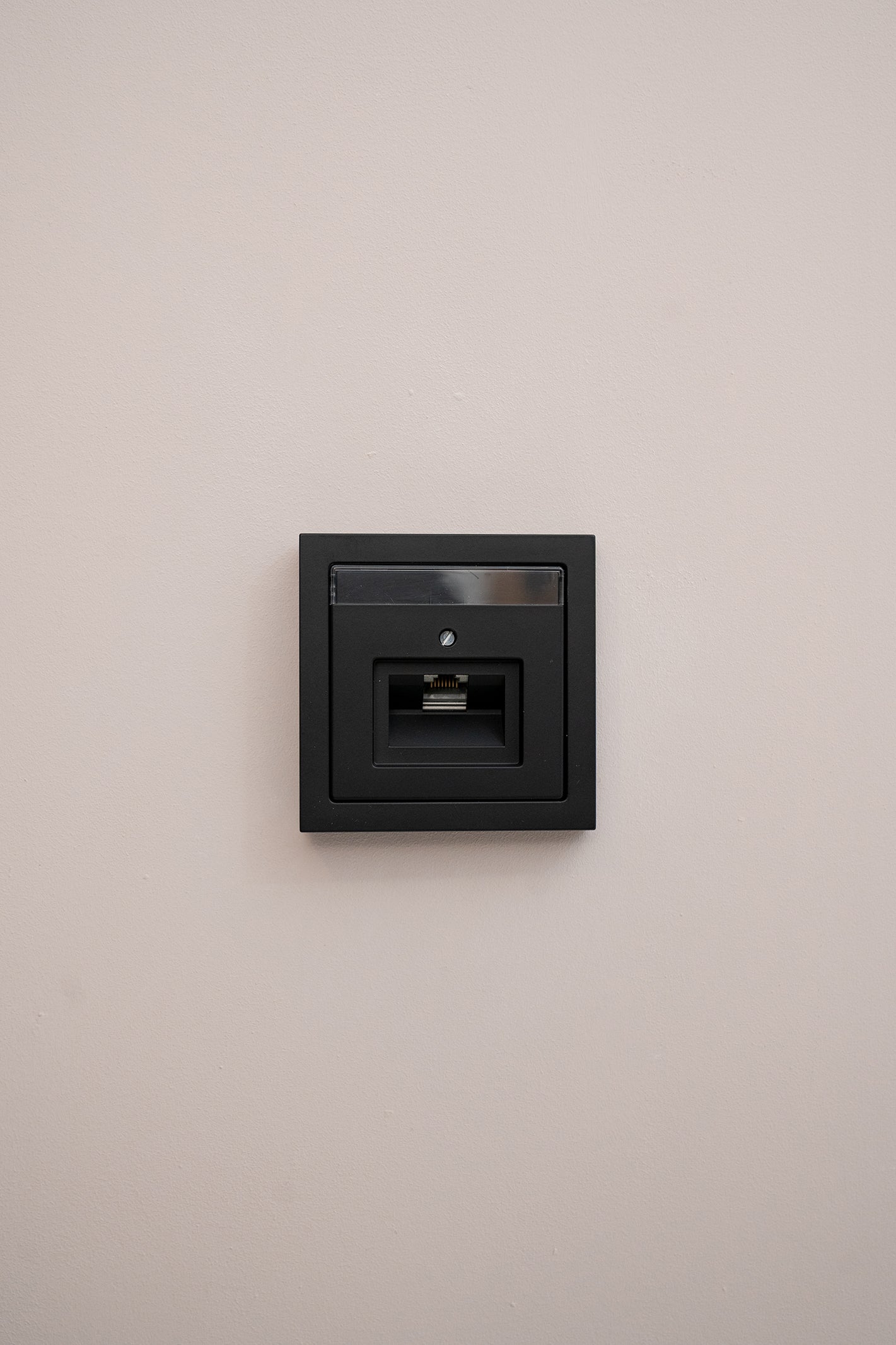 Busch Jaeger-Schwarz-Matt-Future Linear-Komfort