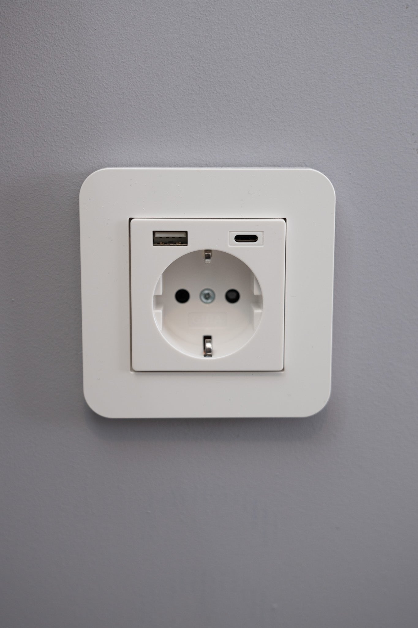Gira-Weiß-Glänzend-E3-Komfort, Uncategorized, Anders Smart