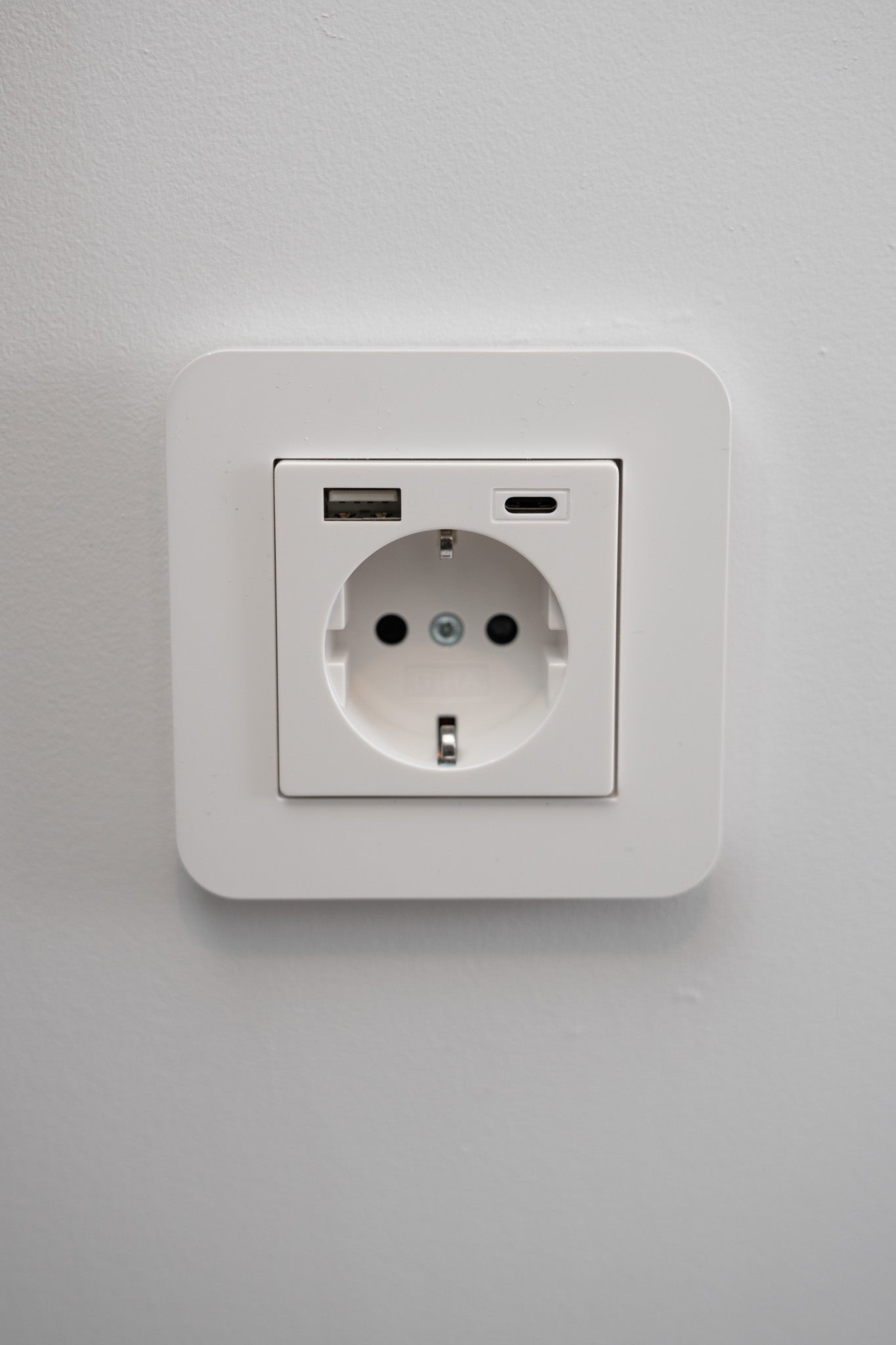 Gira-Weiß-Glänzend-E3-Komfort, Uncategorized, Anders Smart