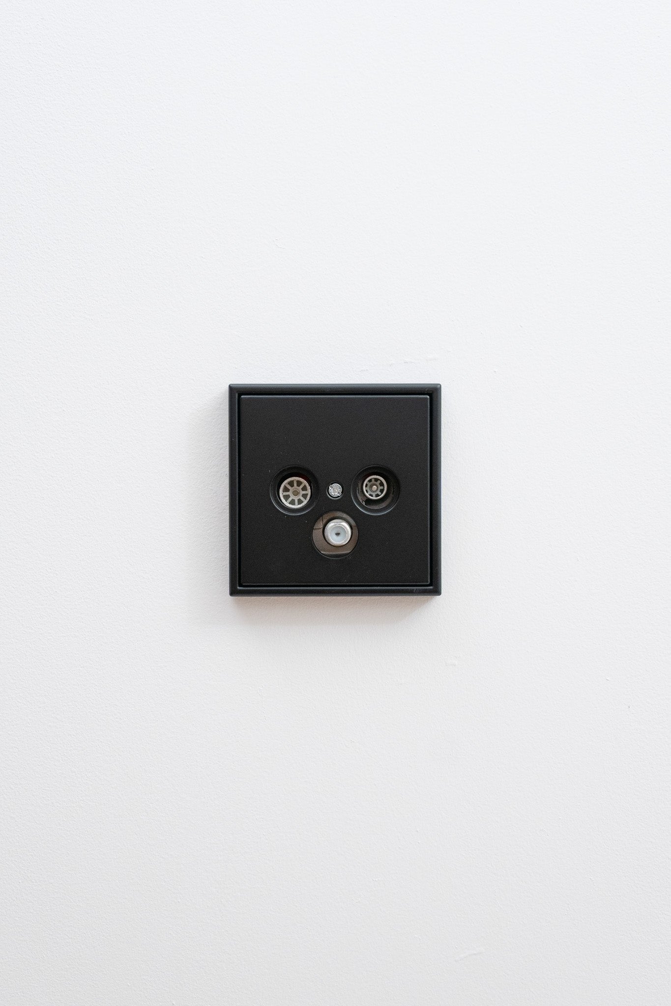 JUNG-Schwarz-Matt-LS-Standard, Uncategorized, Anders Smart