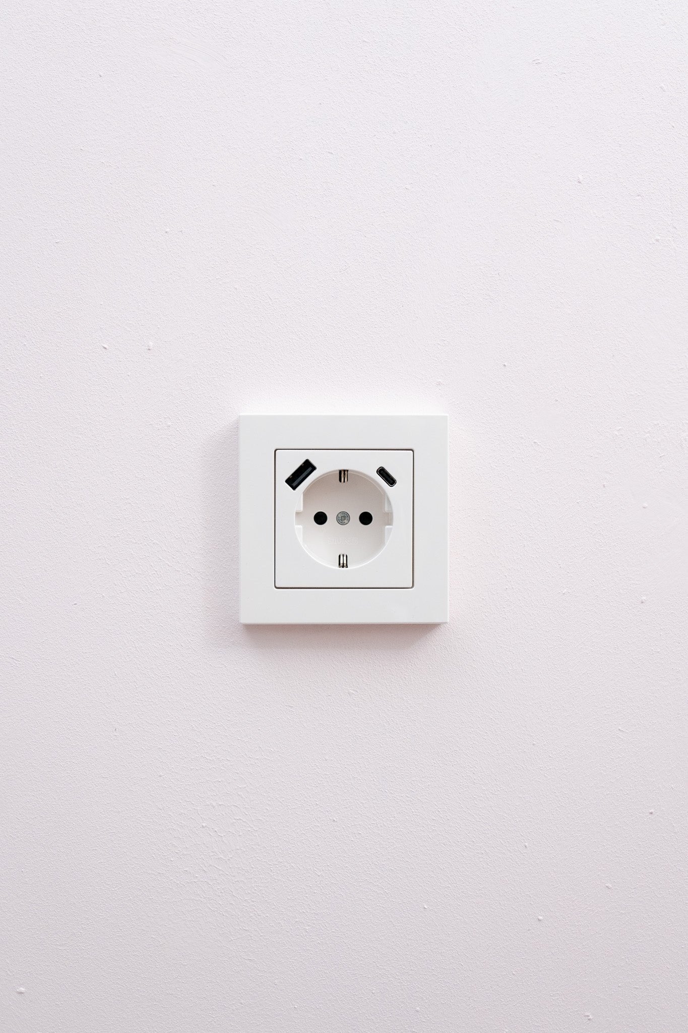 JUNG-Weiß-Glänzend-A550-Luxus, Uncategorized, Anders Smart
