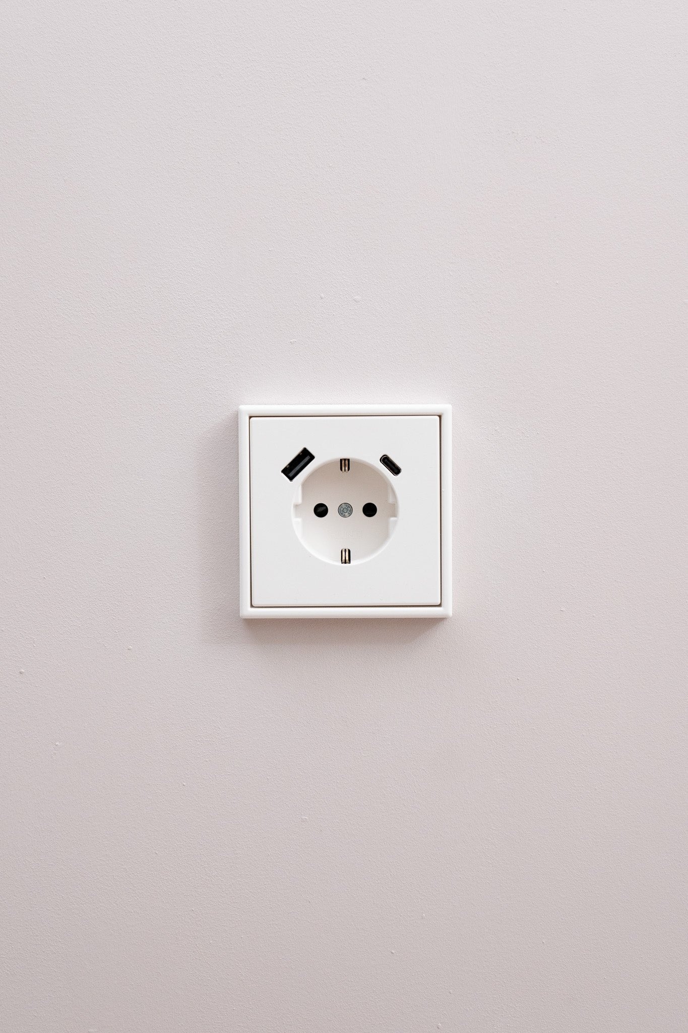 JUNG-Schneeweiß-Matt-LS-Komfort, Uncategorized, Anders Smart