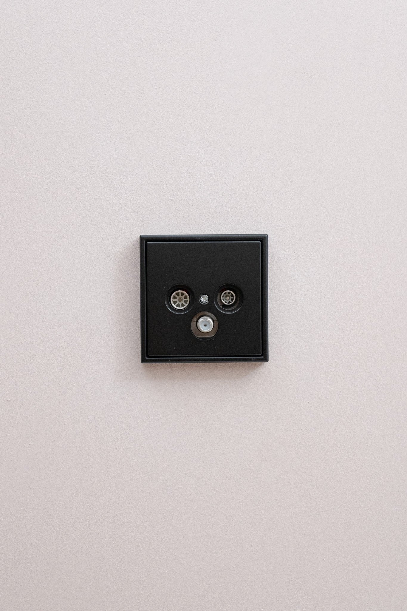 JUNG-Schwarz-Matt-LS-Standard, Uncategorized, Anders Smart