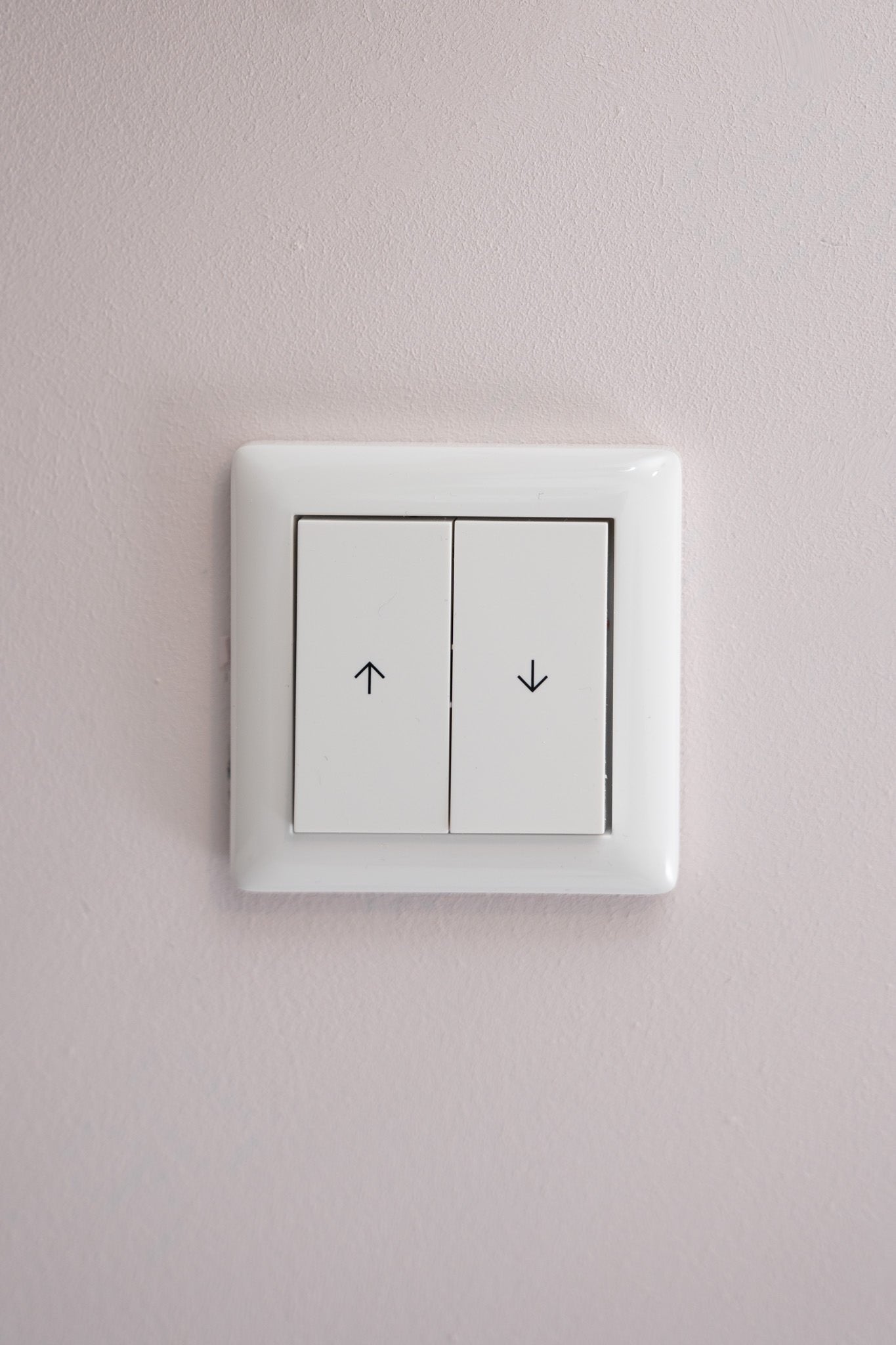Jalousie-Gira-Reinweiß-Glänzend-S55, Uncategorized, Anders Smart