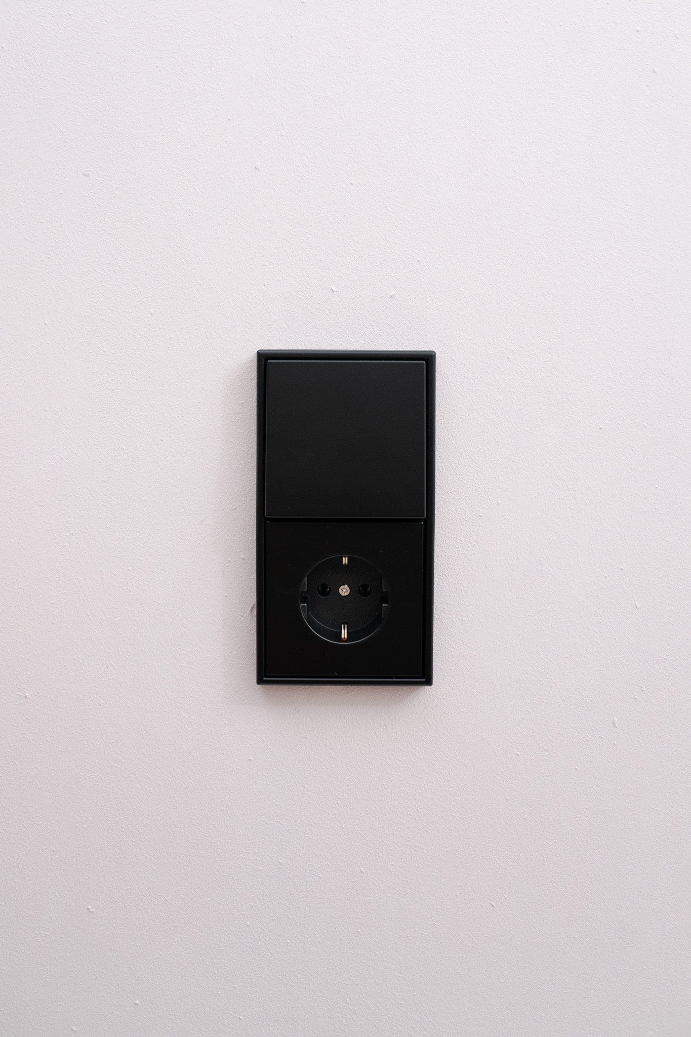 JUNG-Schwarz-Matt-LS-Standard, Uncategorized, Anders Smart