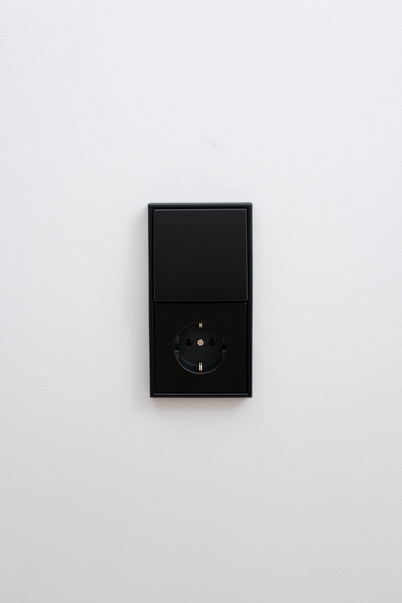 JUNG-Schwarz-Matt-LS-Standard, Uncategorized, Anders Smart