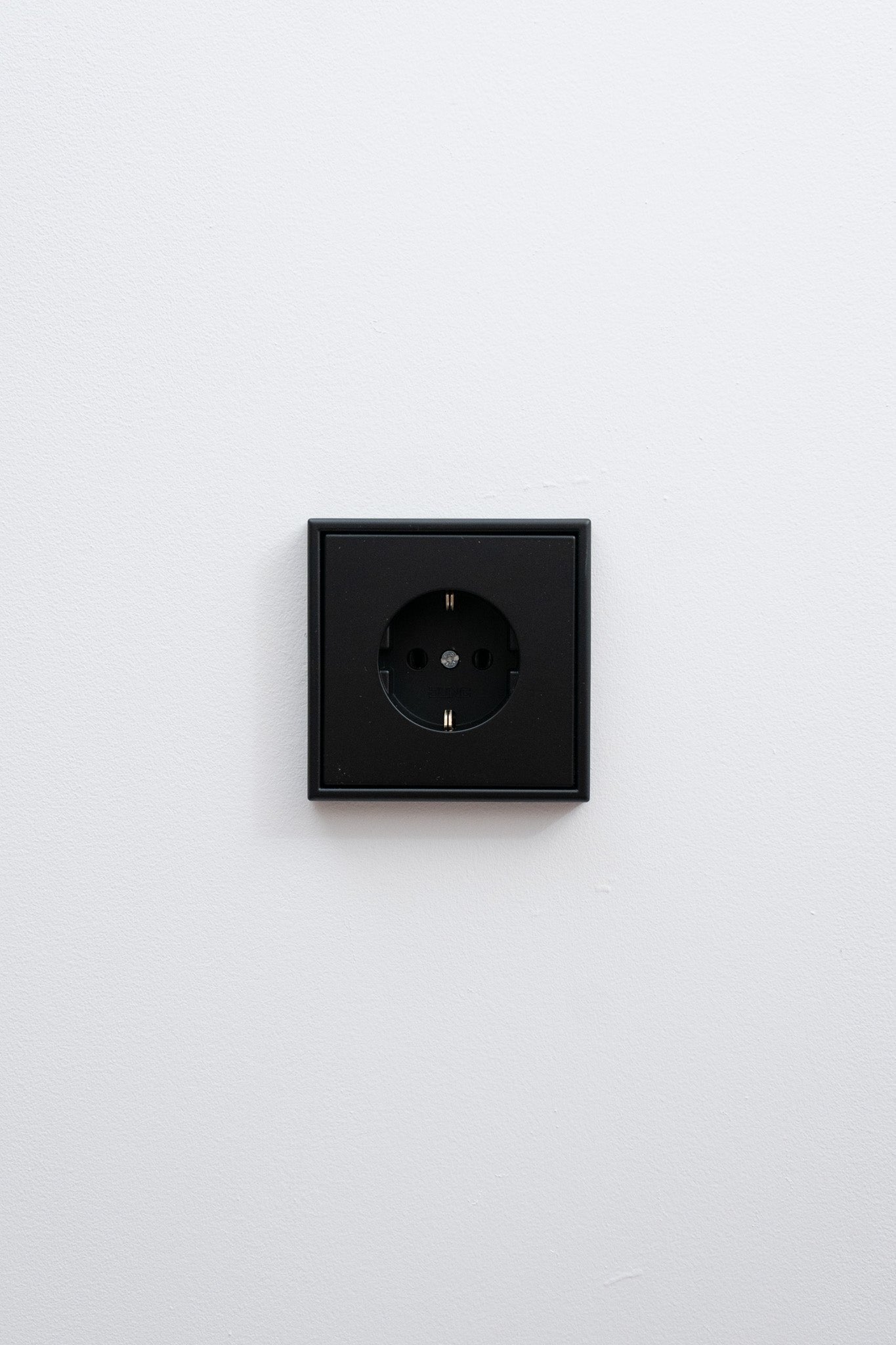 JUNG-Schwarz-Matt-LS-Standard, Uncategorized, Anders Smart