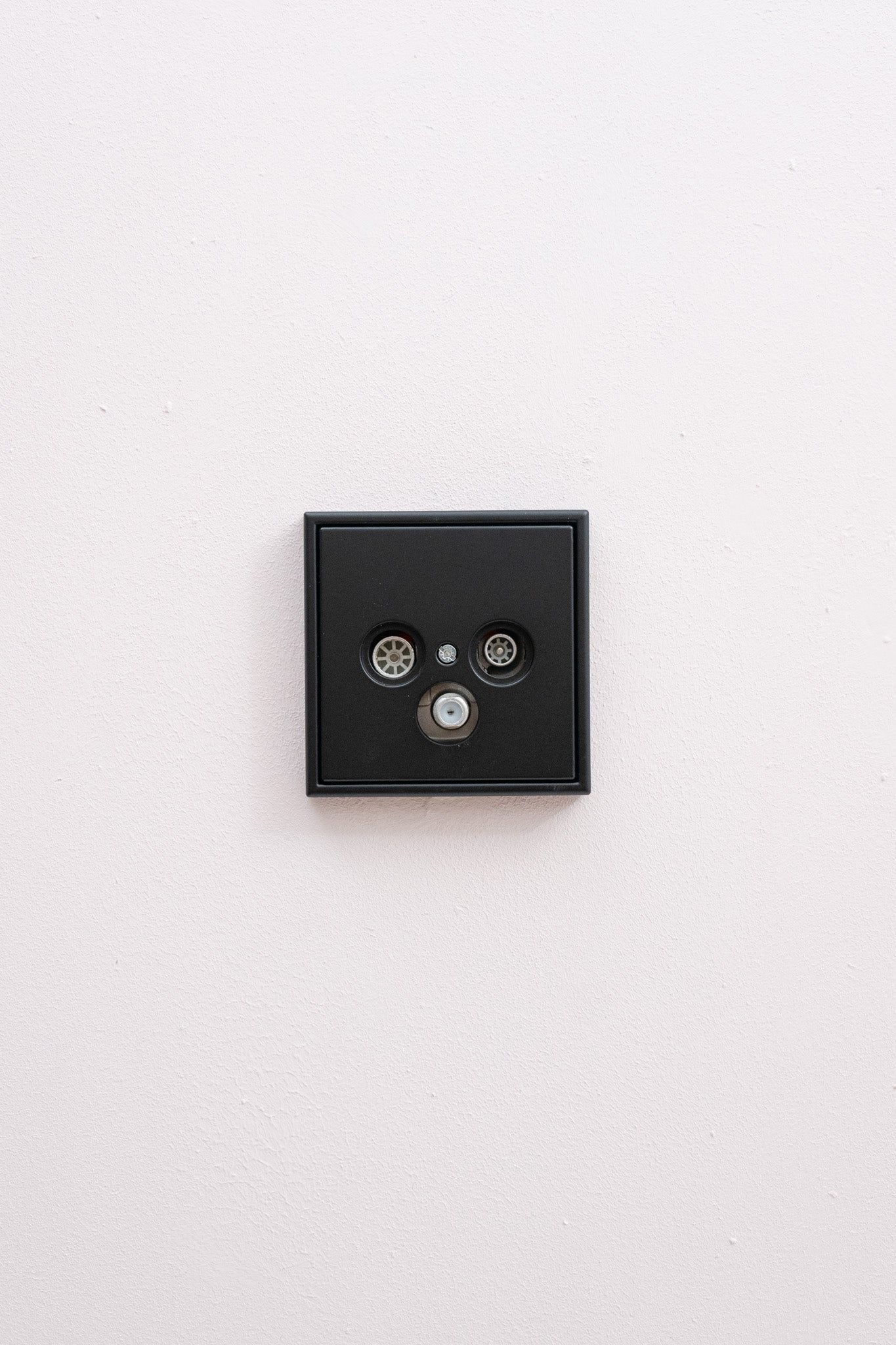 JUNG-Schwarz-Matt-LS-Standard, Uncategorized, Anders Smart