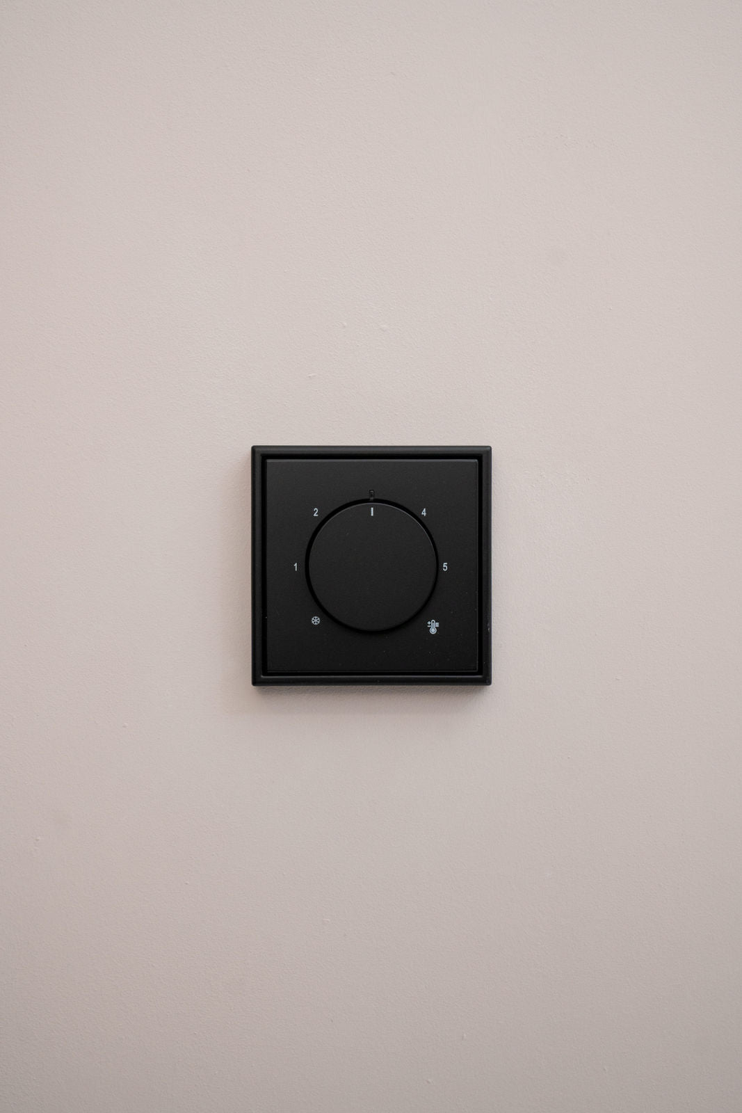 RTF-Analog-JUNG-Schwarz-Matt-LS, Uncategorized, Anders Smart