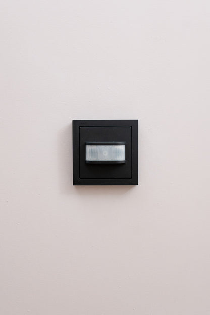 Busch Jaeger-Schwarz-Matt-Future Linear-Komfort, Uncategorized, Anders Smart