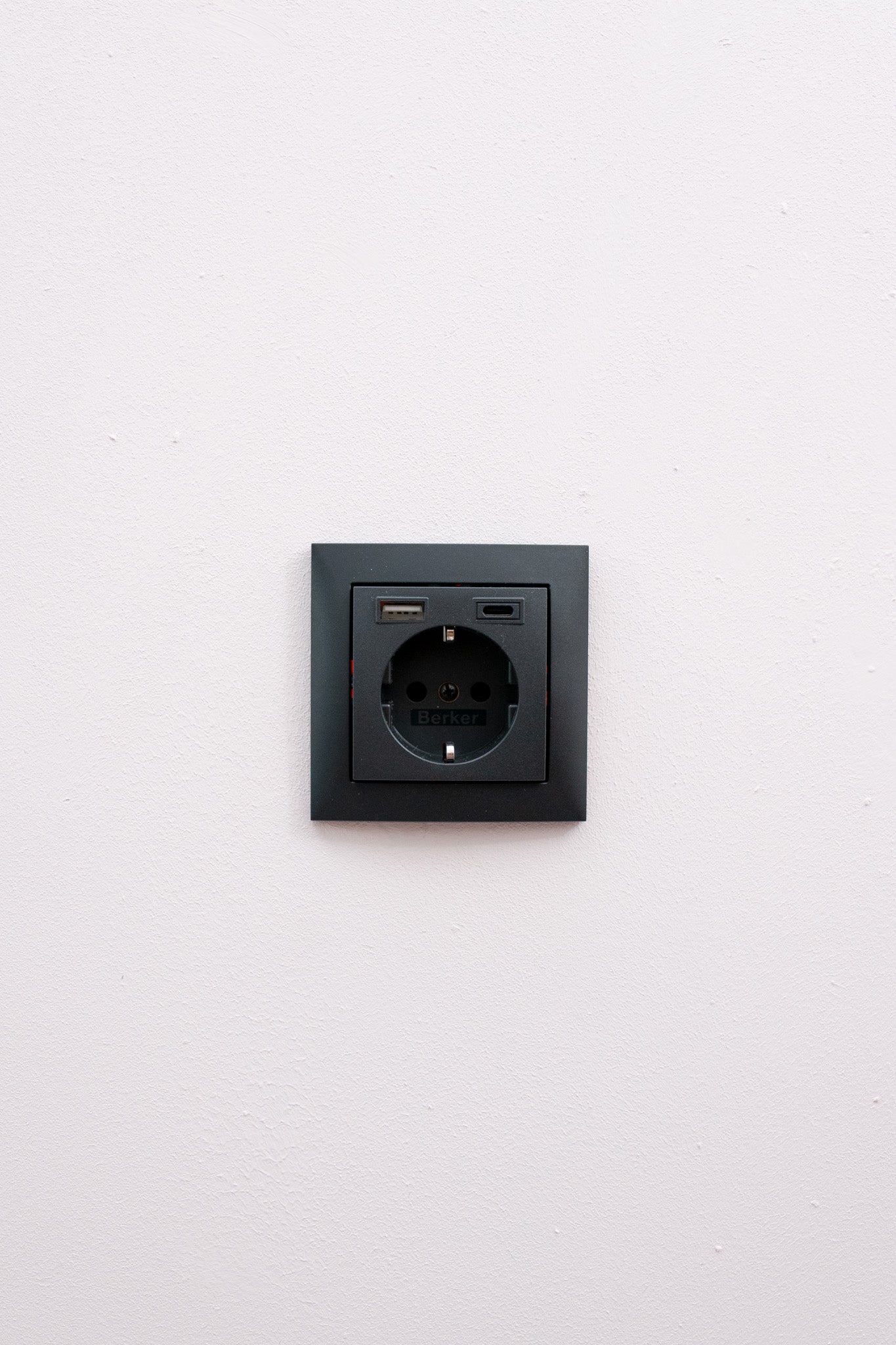 271.Berker anthrazit matt-S1-Luxus, Uncategorized, Anders Smart 