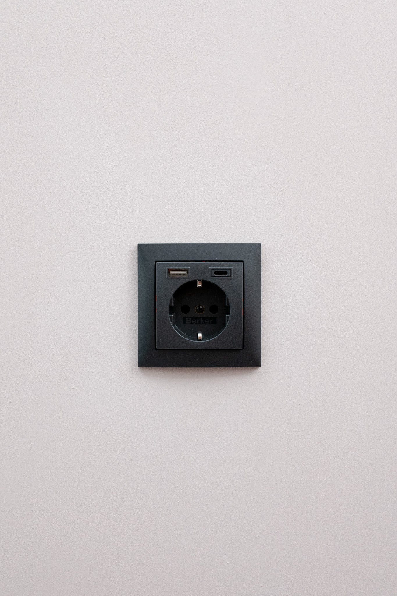271.Berker anthrazit matt-S1-Luxus, Uncategorized, Anders Smart 