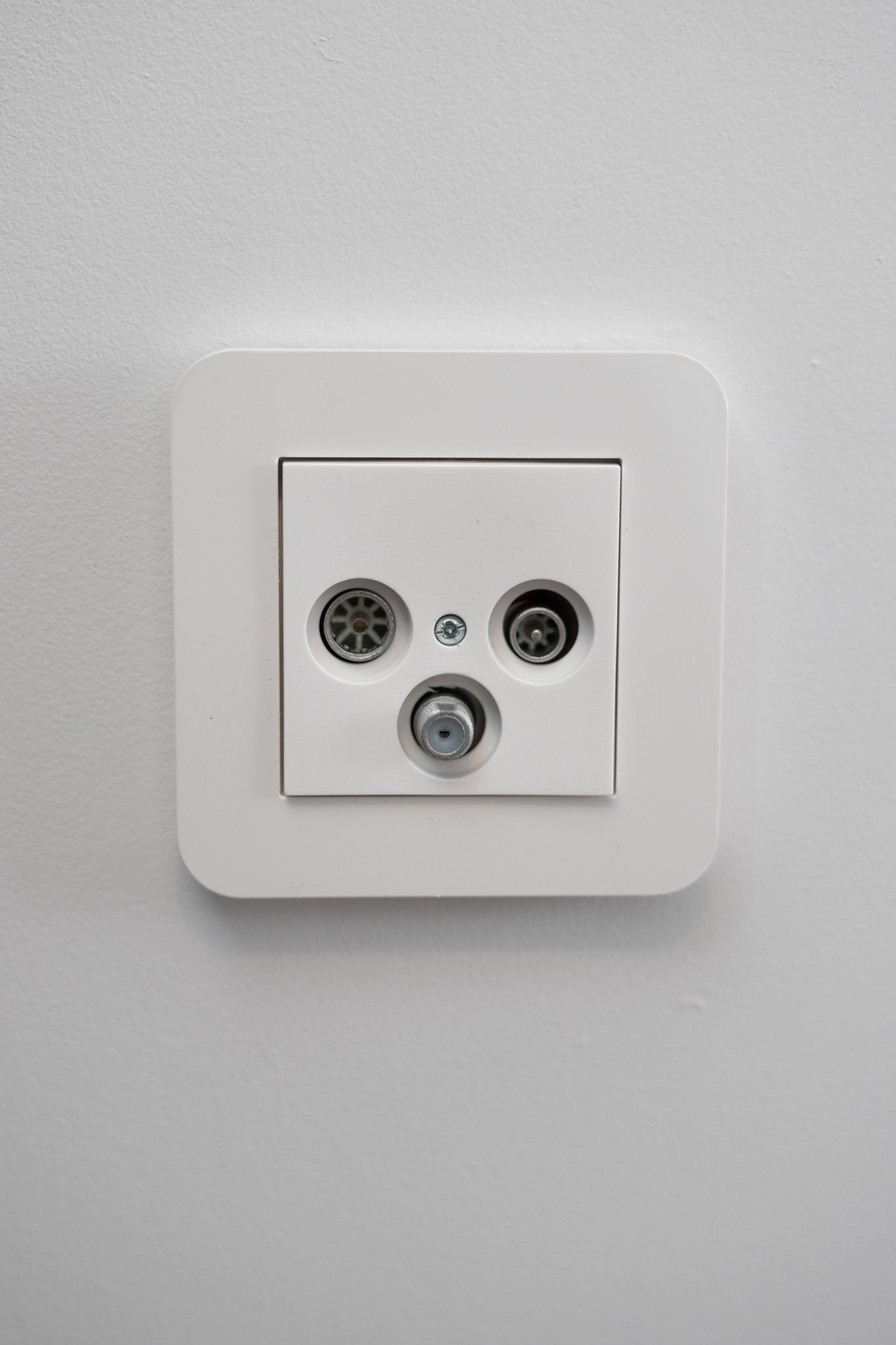 Gira-Weiß-Glänzend-E3-Standard, Uncategorized, Anders Smart