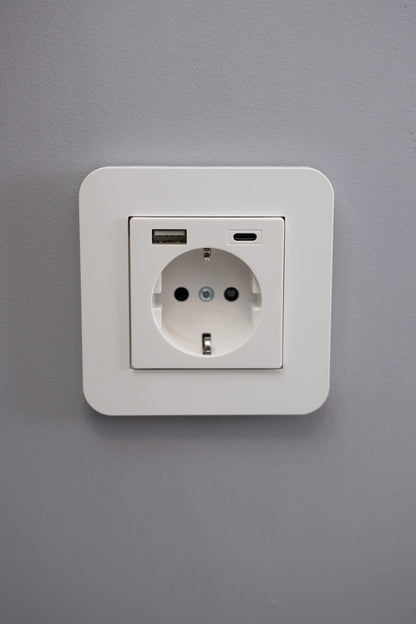 Gira-Weiß-Glänzend-E3-Komfort, Uncategorized, Anders Smart