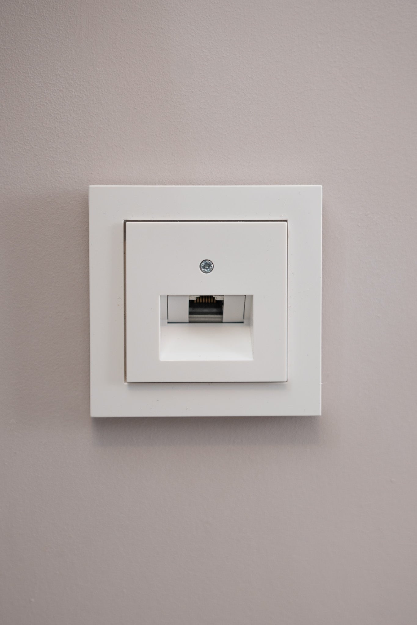 Gira-Weiß-Glänzend-E2-Standard, Uncategorized, Anders Smart