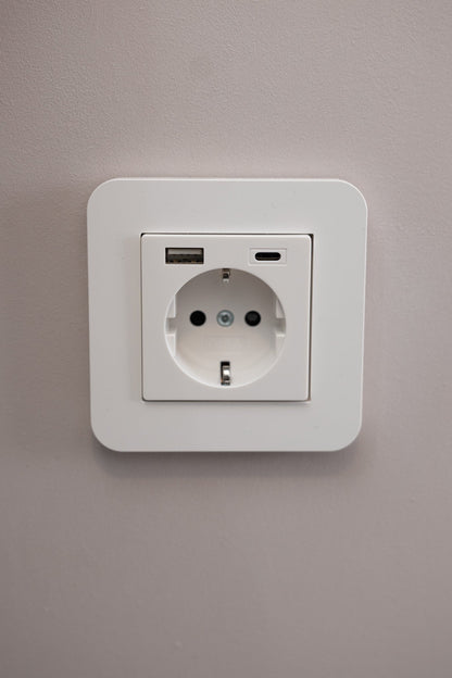 Gira-Weiß-Glänzend-E3-Komfort, Uncategorized, Anders Smart