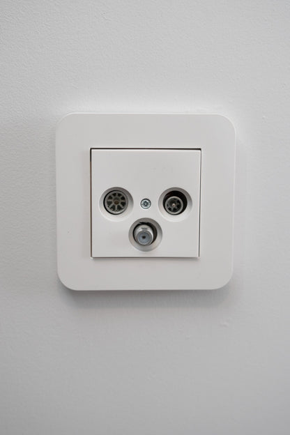 Gira-Weiß-Glänzend-E3-Komfort, Uncategorized, Anders Smart
