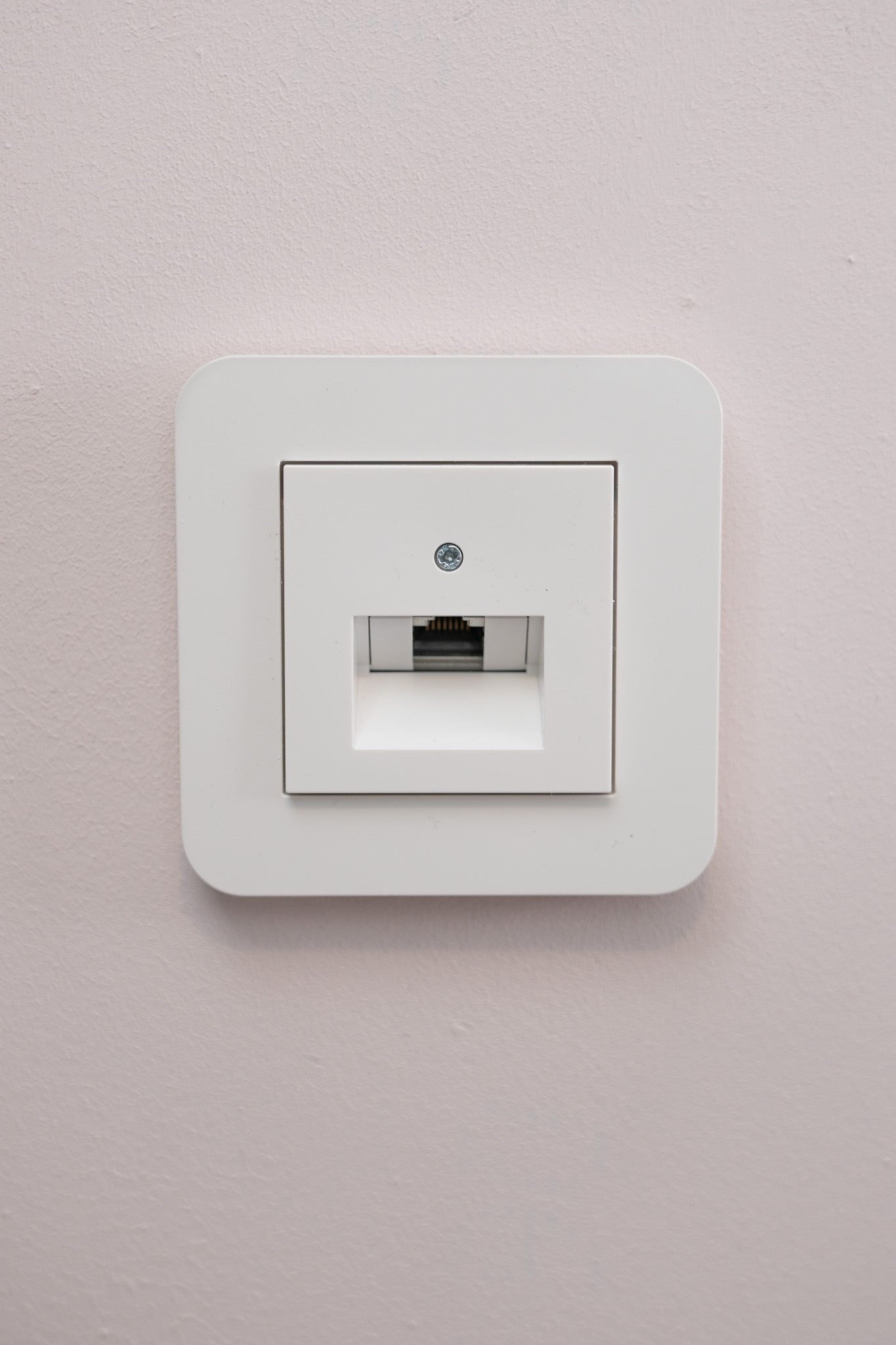 Gira-Weiß-Glänzend-E3-Standard, Uncategorized, Anders Smart