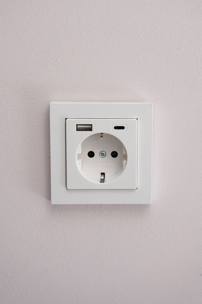 Gira-Weiß-Glänzend-E2-Komfort, Uncategorized, Anders Smart