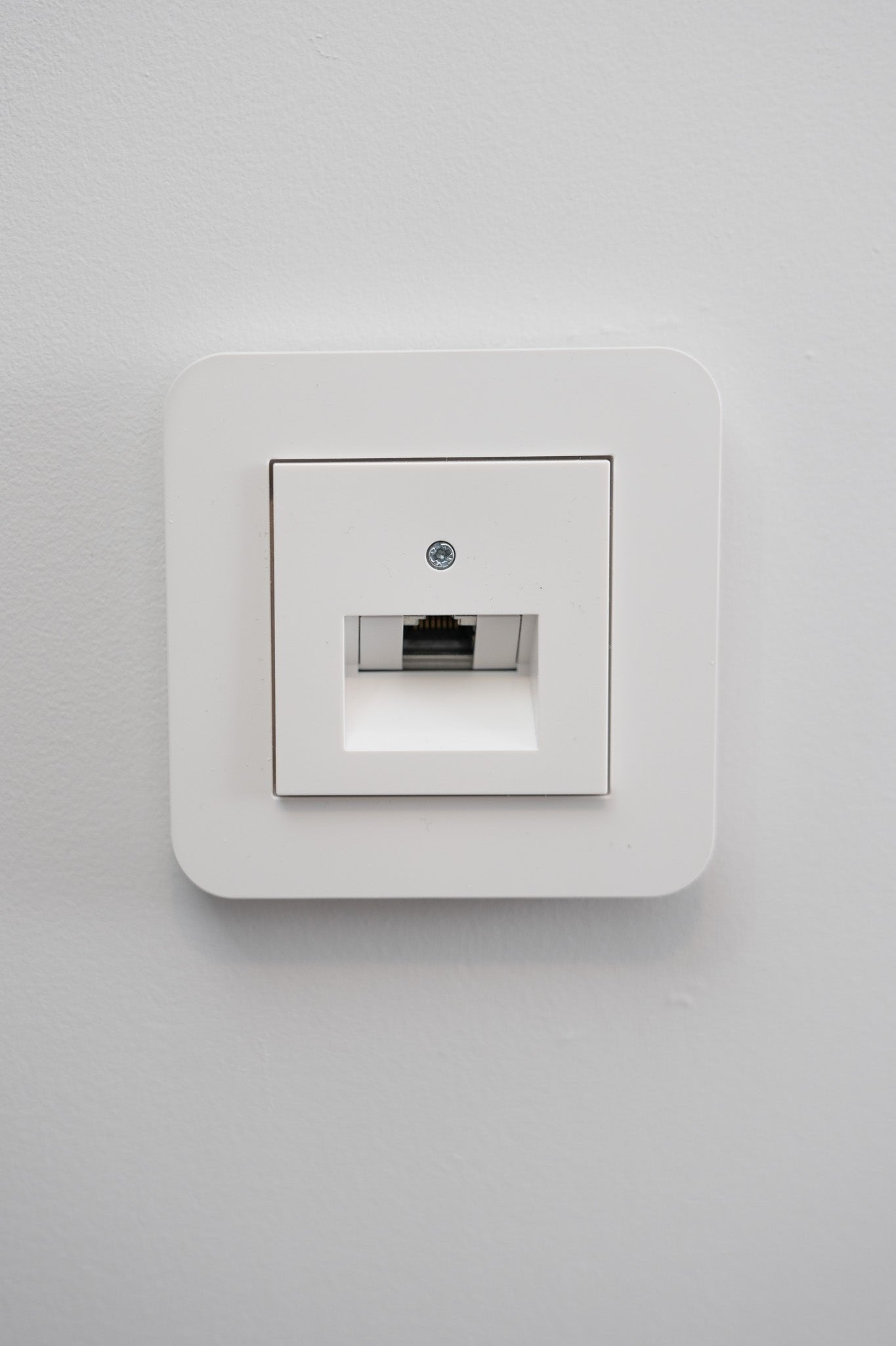Gira-Weiß-Glänzend-E3-Standard, Uncategorized, Anders Smart