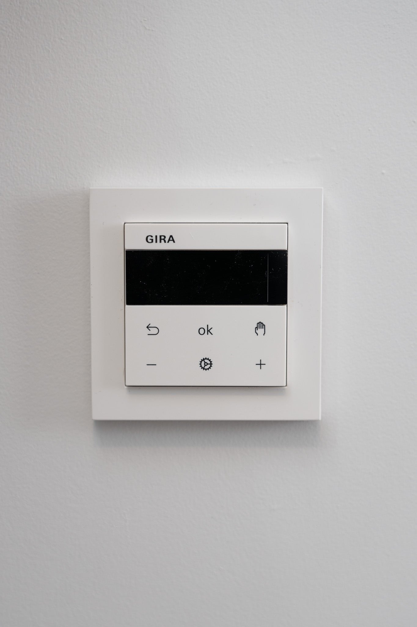 RTF-Digital-Gira-Reinweiß-Glänzend-E2, Uncategorized, Anders Smart