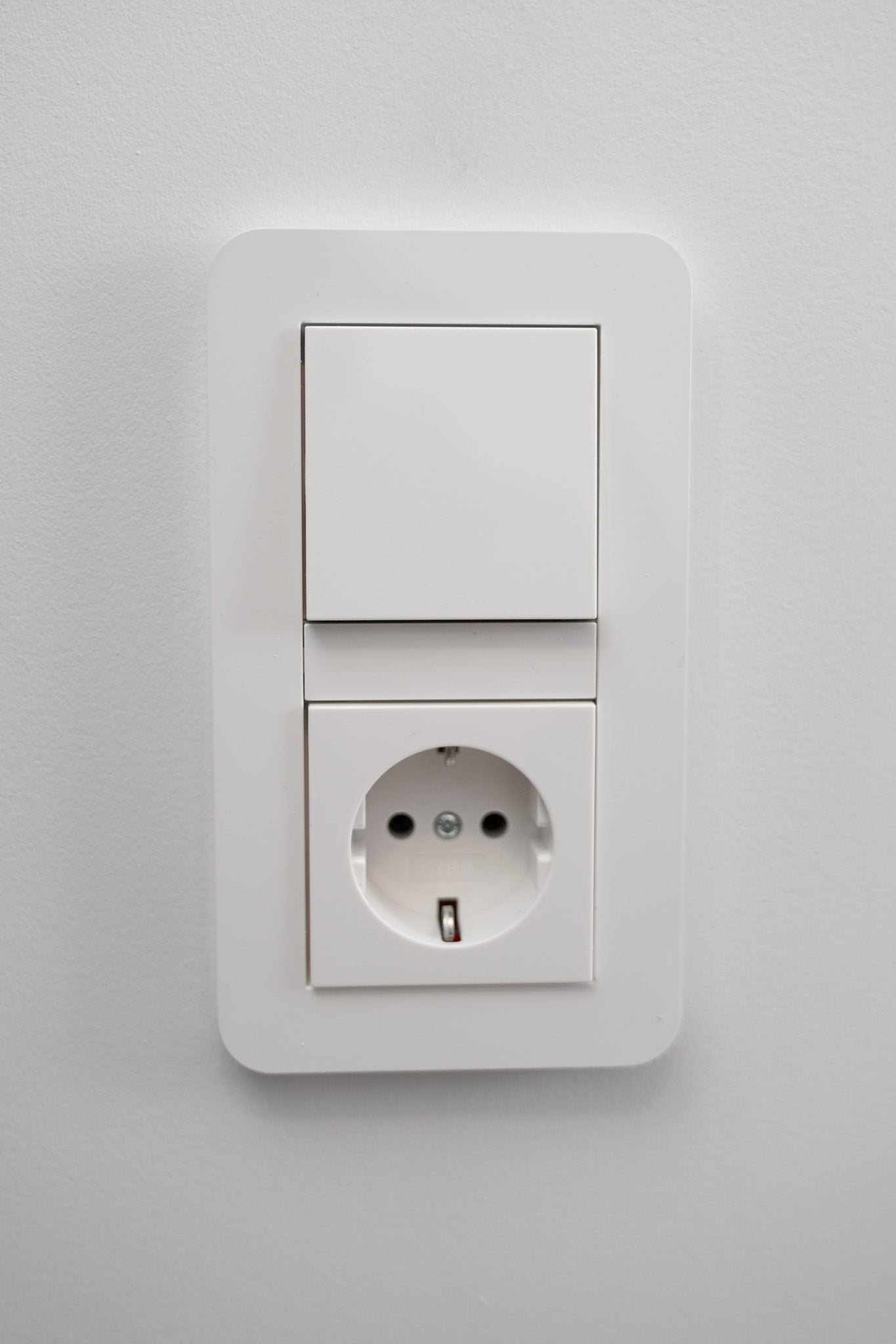 Gira-Weiß-Glänzend-E3-Standard, Uncategorized, Anders Smart