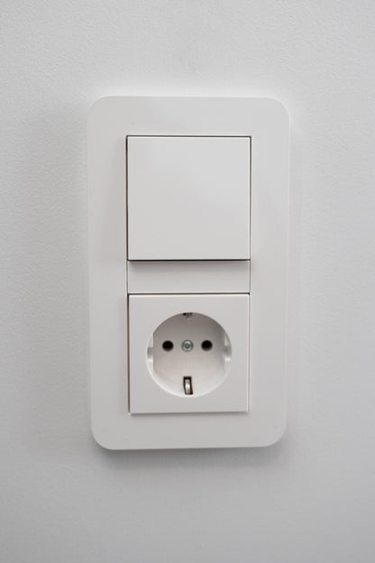 Gira-Weiß-Glänzend-E3-Standard, Uncategorized, Anders Smart