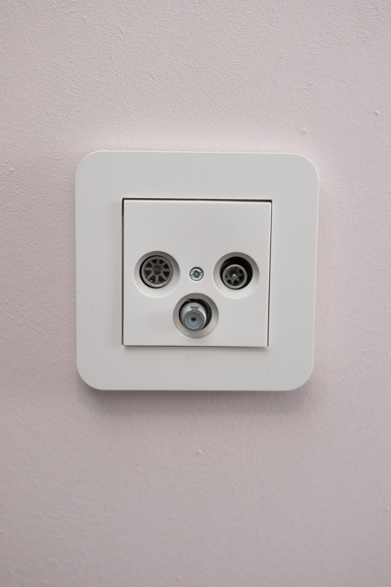 Gira-Weiß-Glänzend-E3-Standard, Uncategorized, Anders Smart