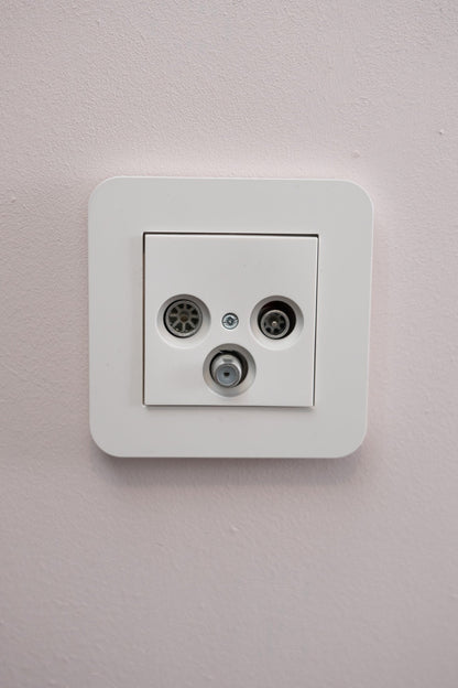 Gira-Weiß-Glänzend-E3-Standard, Uncategorized, Anders Smart