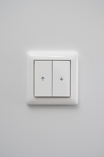 Jalousie-Gira-Reinweiß-Glänzend-S55, Uncategorized, Anders Smart