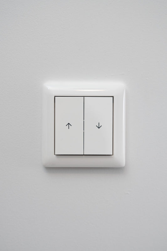 Jalousie-Gira-Reinweiß-Glänzend-S55, Uncategorized, Anders Smart