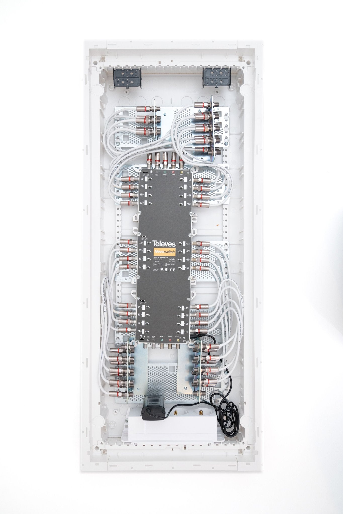 SAT-Verteiler – 24 Teilnehmer - Aufputz, Uncategorized, Anders Smart