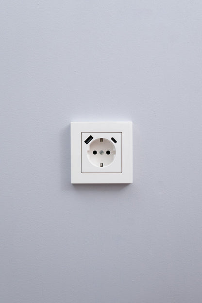 JUNG-Weiß-Glänzend-A550-Luxus, Uncategorized, Anders Smart