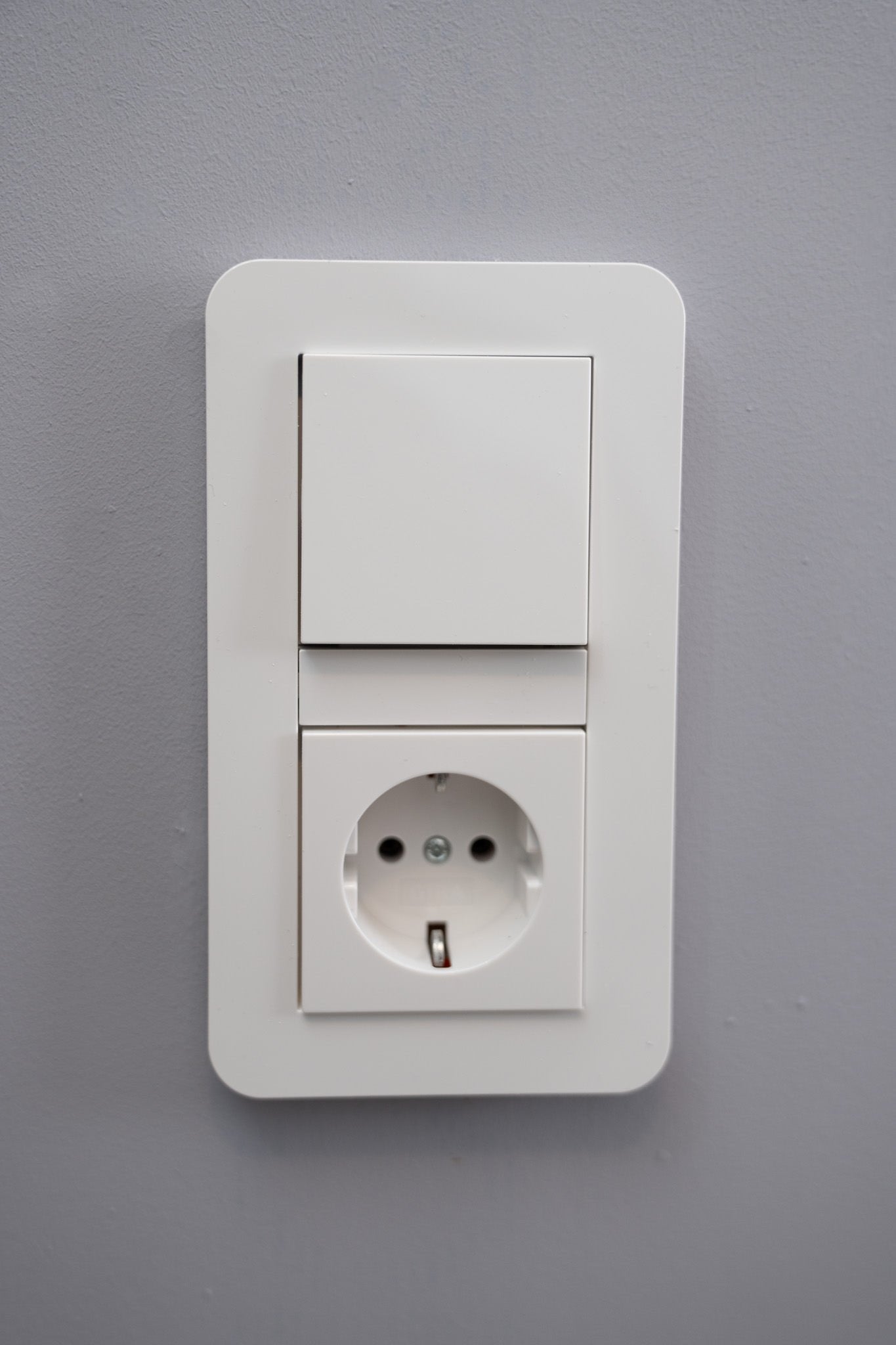 Gira-Weiß-Glänzend-E3-Standard, Uncategorized, Anders Smart