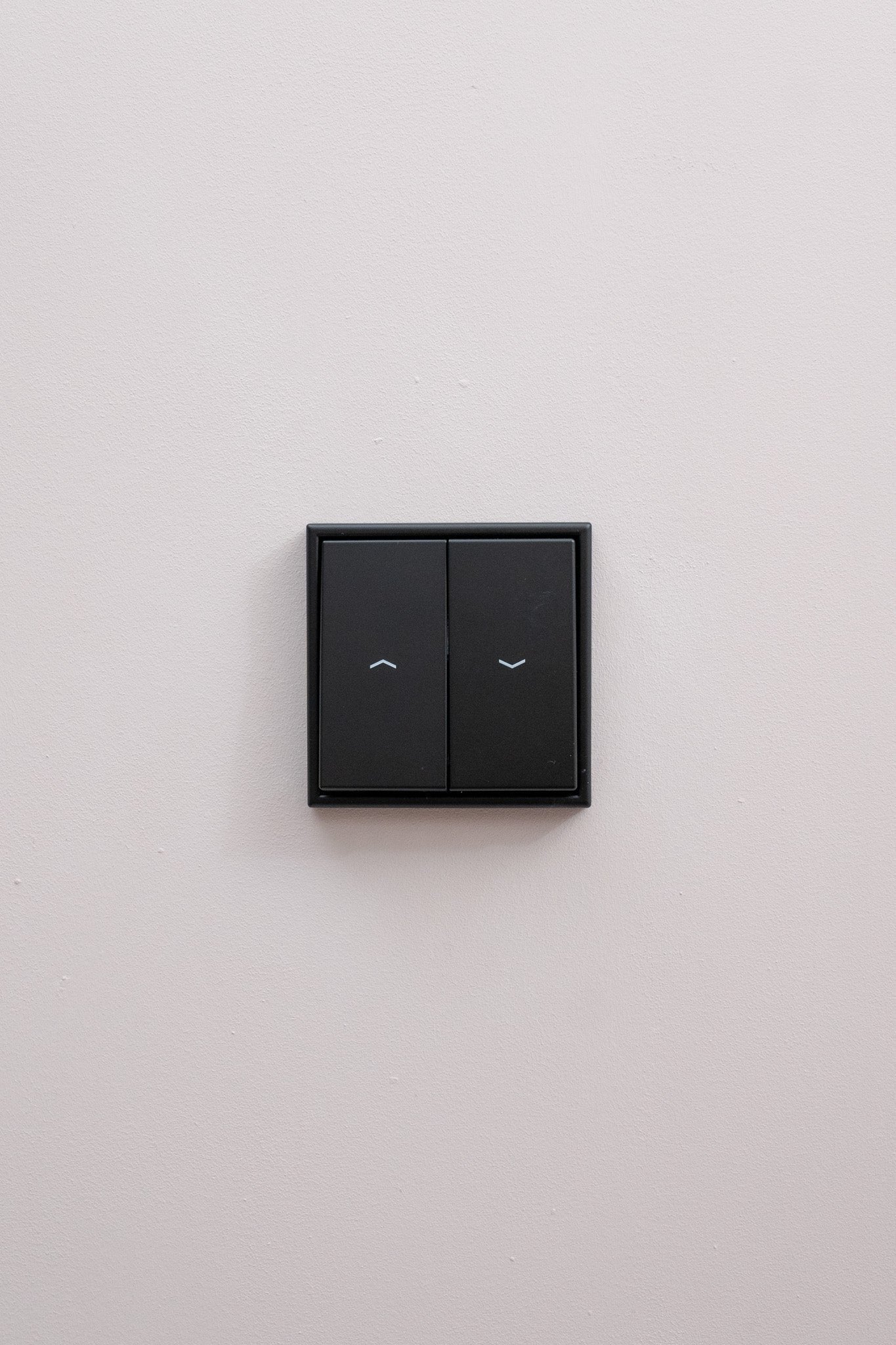 Jalousie-Digital per App-JUNG-Schwarz-Matt-LS, Uncategorized, Anders Smart