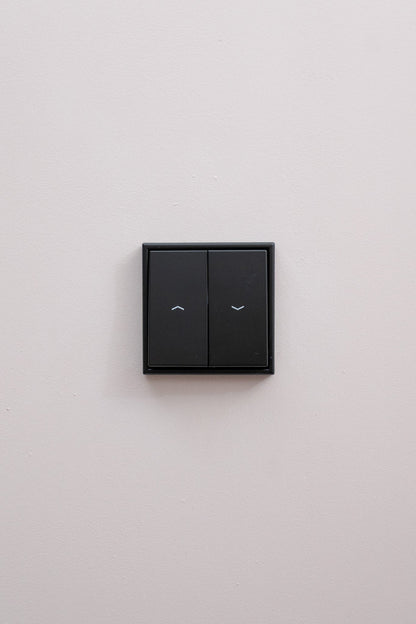 Jalousie-Digital per App-JUNG-Schwarz-Matt-LS, Uncategorized, Anders Smart