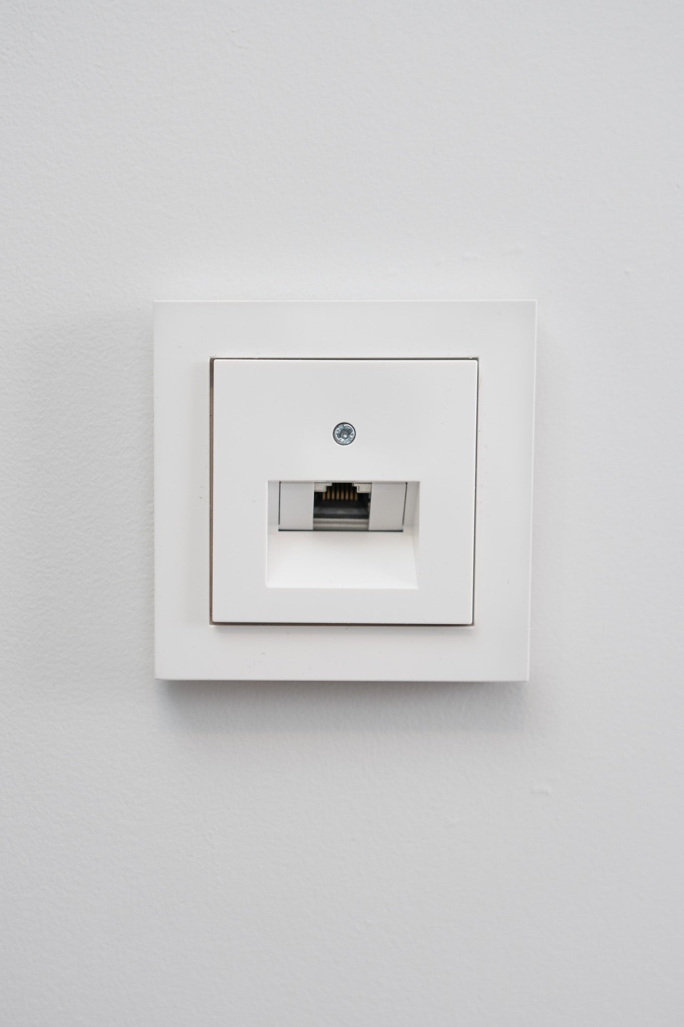 Gira-Weiß-Glänzend-E2-Standard, Uncategorized, Anders Smart