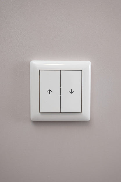 Jalousie-Gira-Reinweiß-Glänzend-S55, Uncategorized, Anders Smart