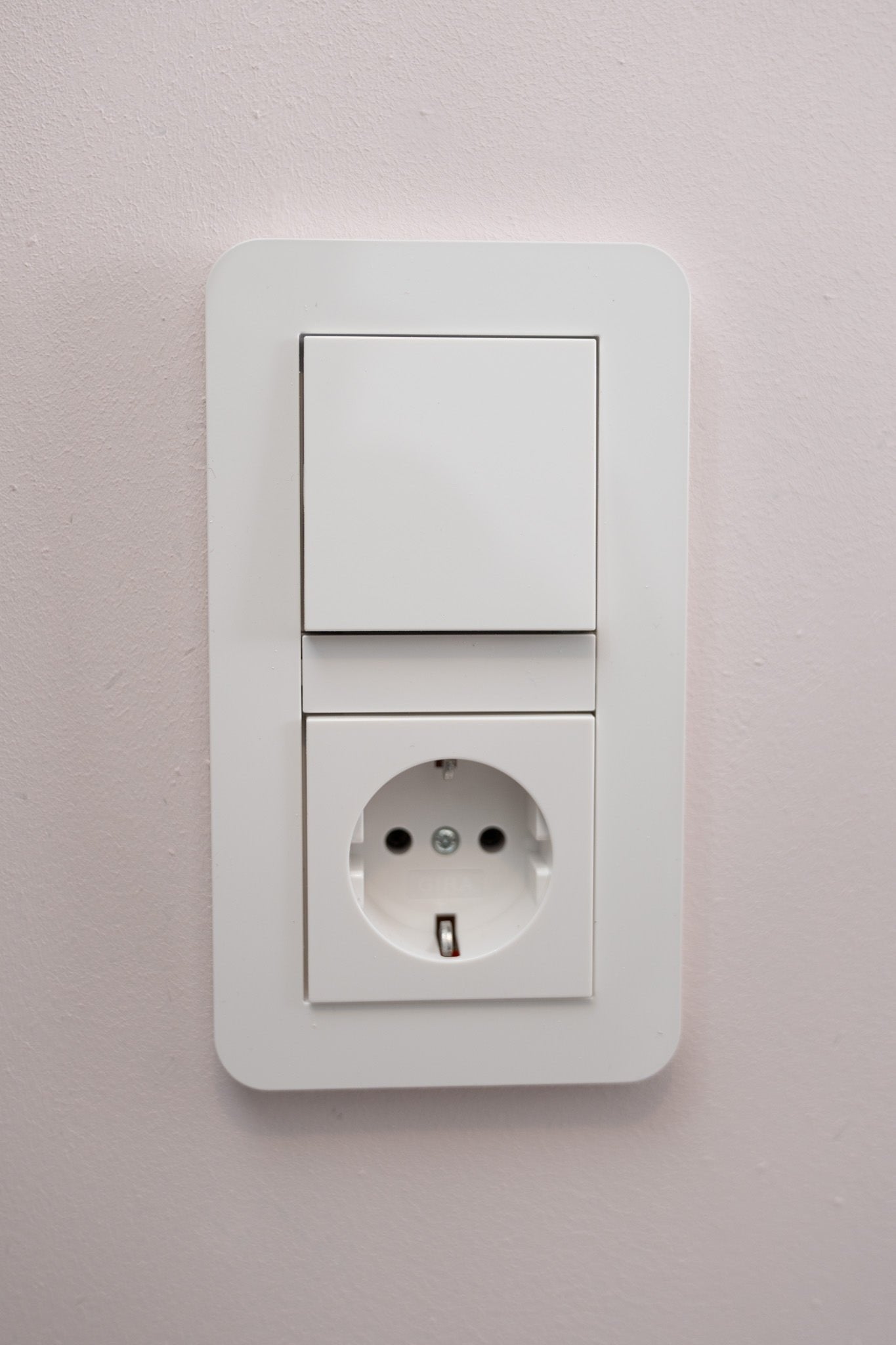 Gira-Weiß-Glänzend-E3-Standard, Uncategorized, Anders Smart