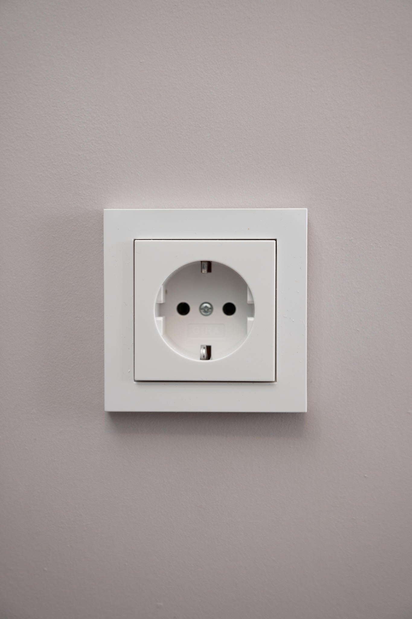 Gira-Weiß-Glänzend-E2-Standard, Uncategorized, Anders Smart