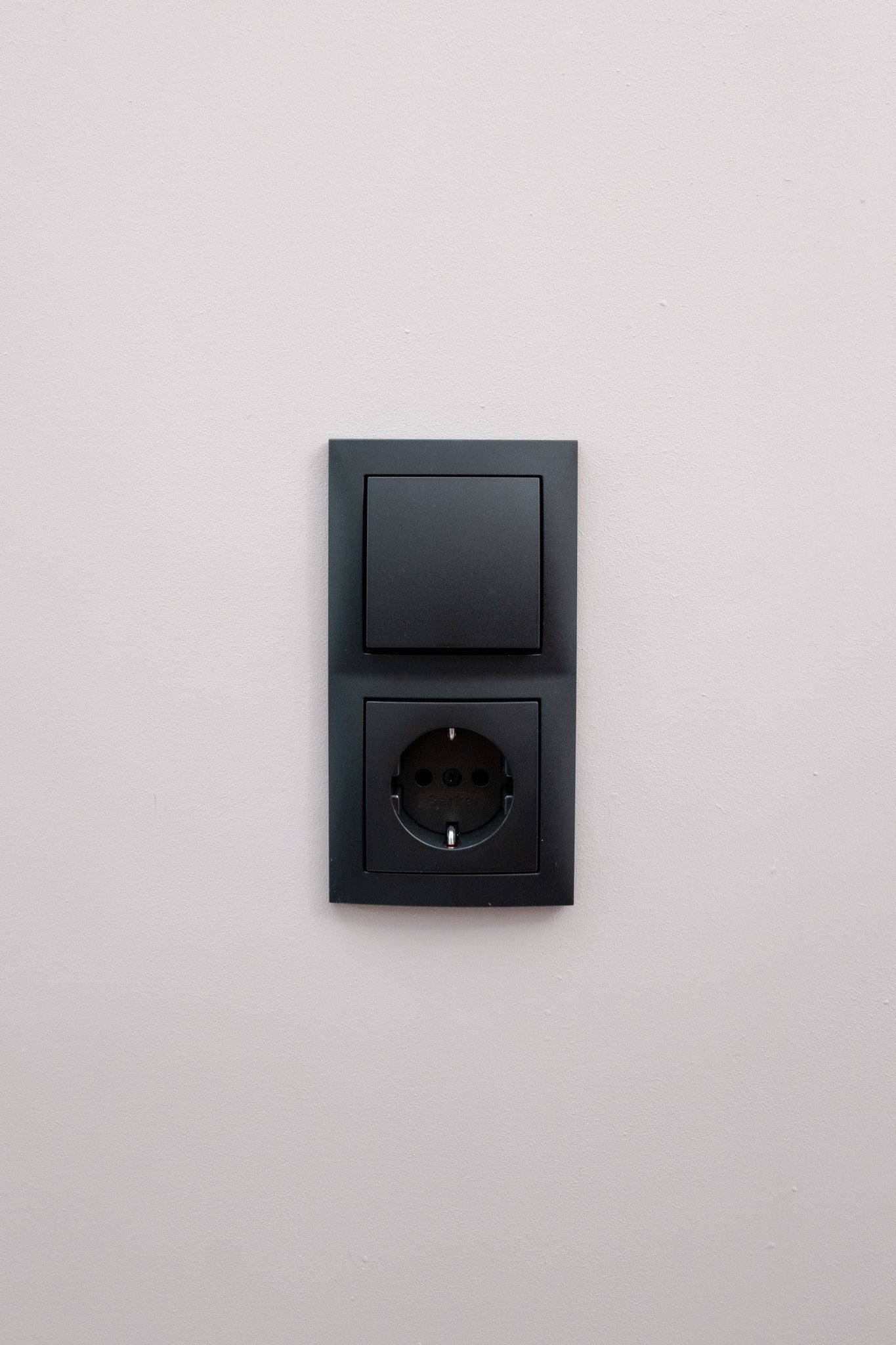 Berker-Anthrazit-Matt-S.1-Standard, Uncategorized, Anders Smart