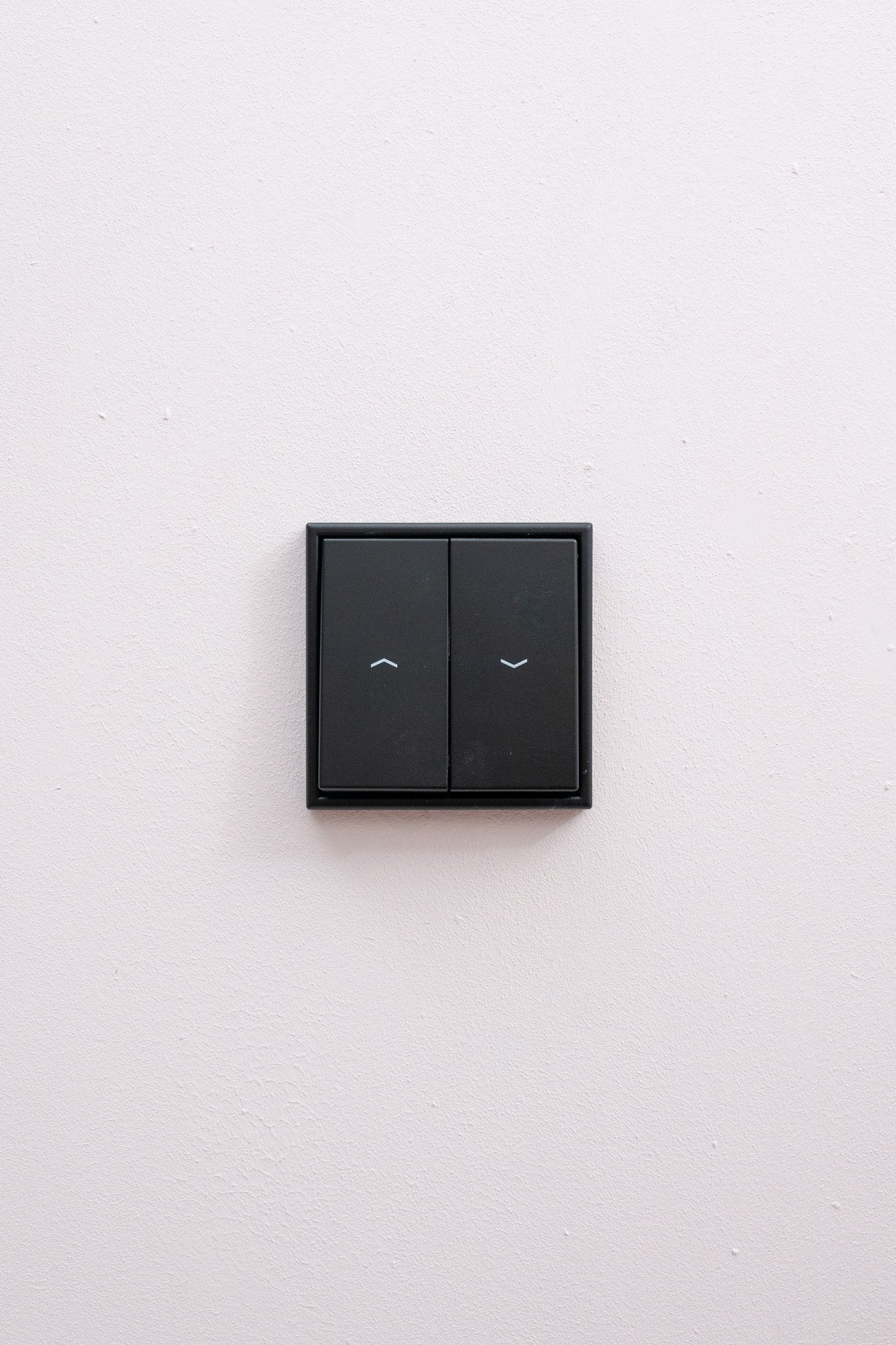 Jalousie-Digital per App-JUNG-Schwarz-Matt-LS, Uncategorized, Anders Smart