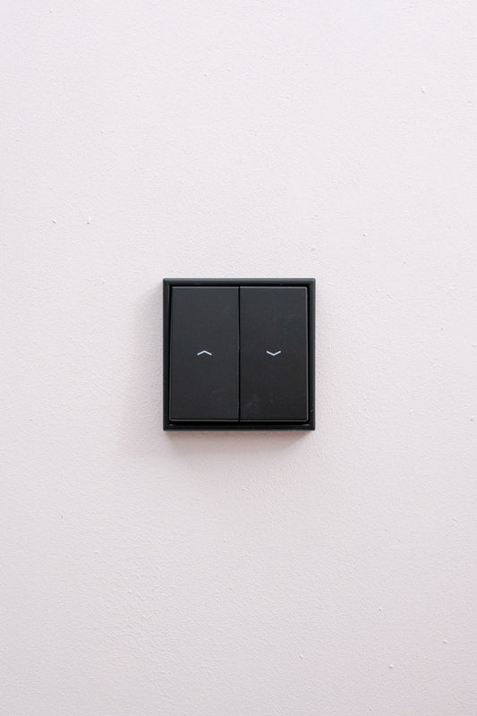 Jalousie-Digital per App-JUNG-Schwarz-Matt-LS, Uncategorized, Anders Smart