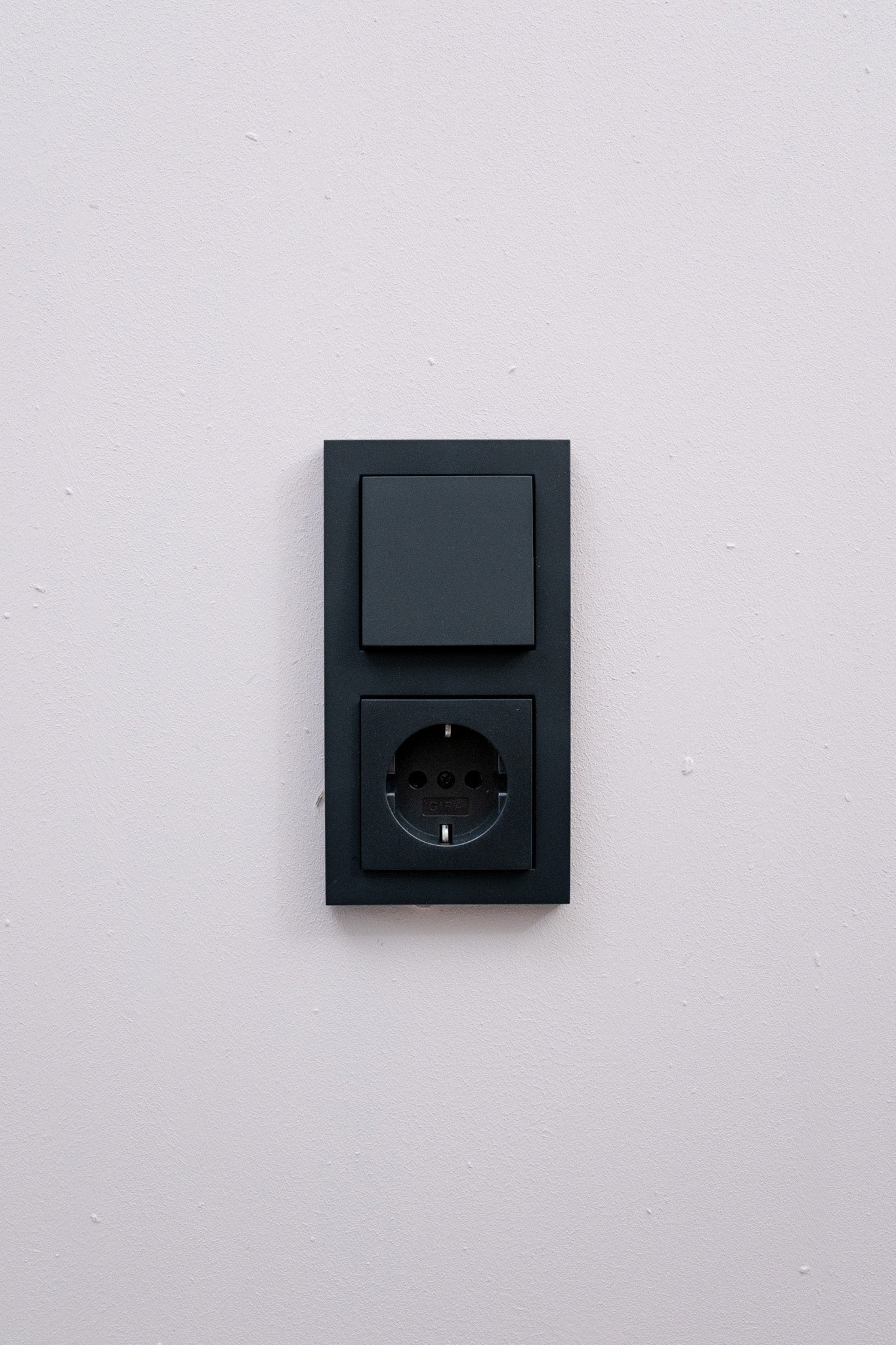 Gira-Anthrazit-Matt-E2-Standard, Uncategorized, Anders Smart