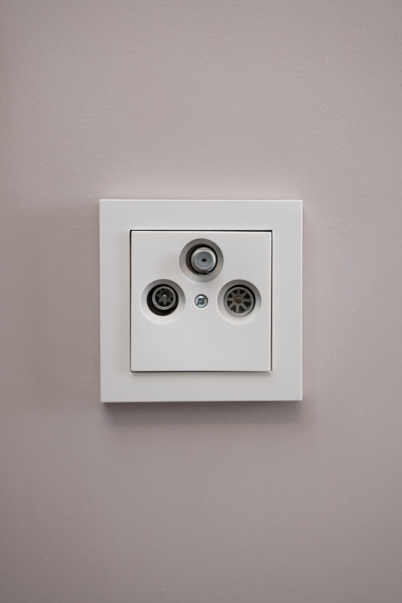 Gira-Weiß-Glänzend-E2-Standard, Uncategorized, Anders Smart