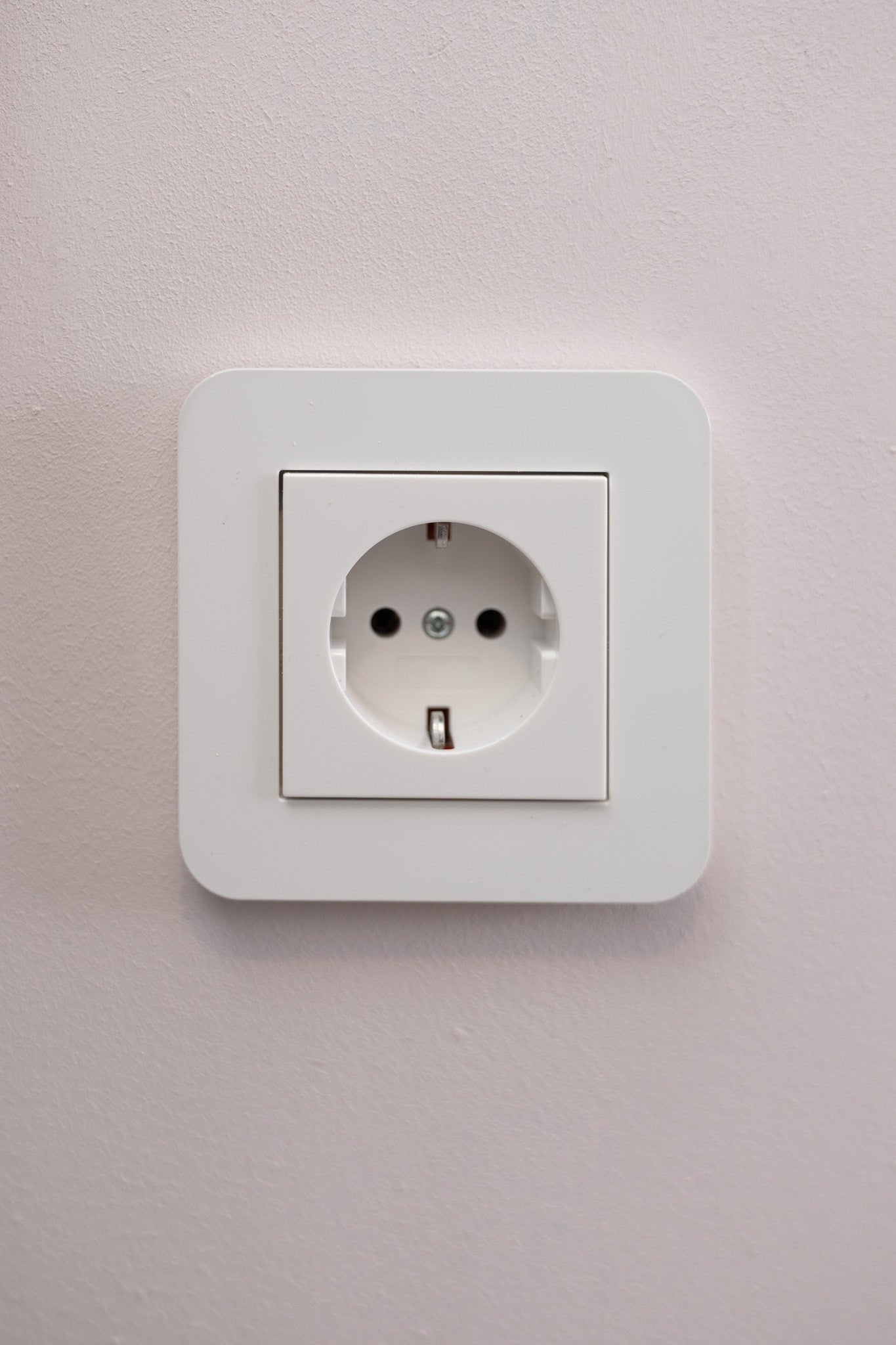 Gira-Weiß-Glänzend-E3-Standard, Uncategorized, Anders Smart