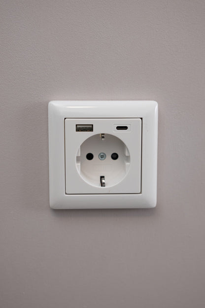 Gira-Weiß-Glänzend-S55-Komfort, Uncategorized, Anders Smart