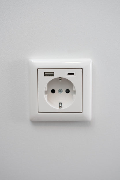 Gira-Weiß-Glänzend-S55-Komfort, Uncategorized, Anders Smart