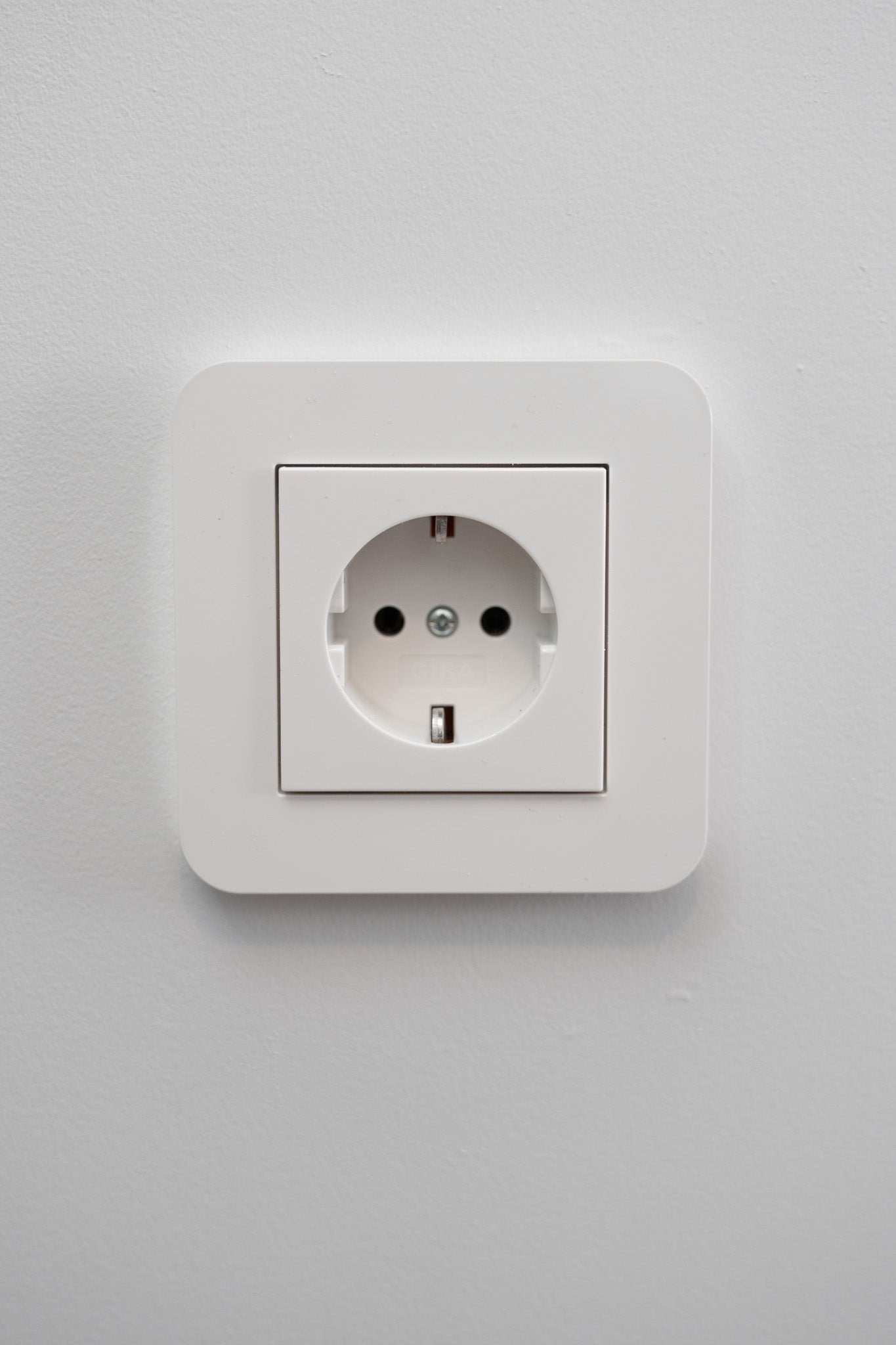 Gira-Weiß-Glänzend-E3-Standard, Uncategorized, Anders Smart