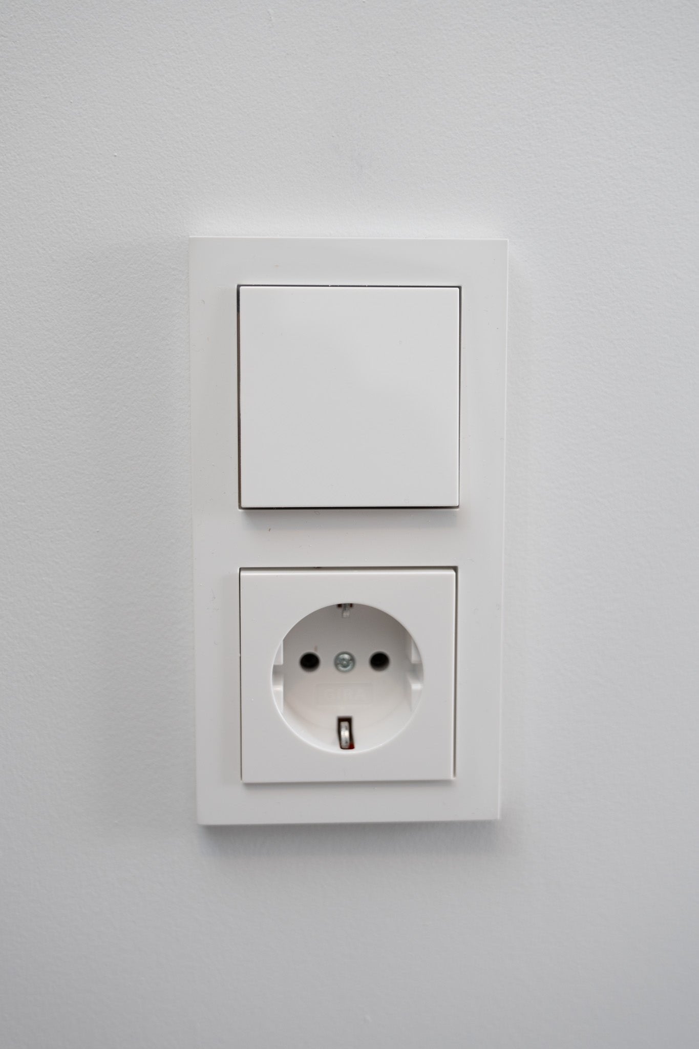Gira-Weiß-Glänzend-E2-Standard, Uncategorized, Anders Smart